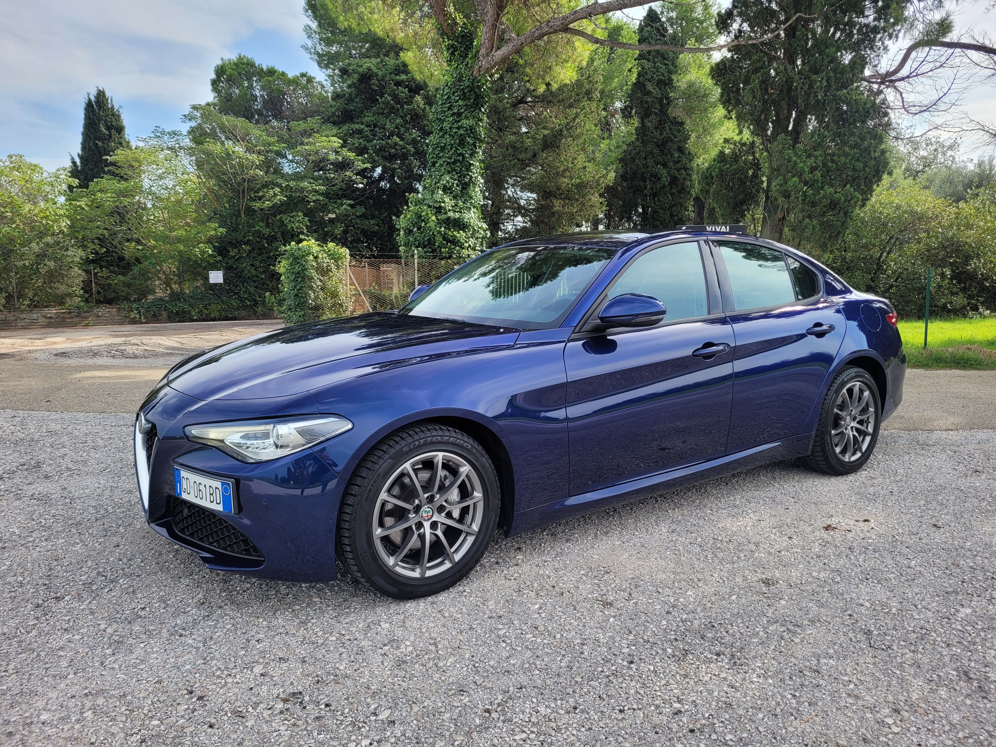 Foto Alfa Romeo Giulia 2.2 Turbodiesel 160 CV AT8