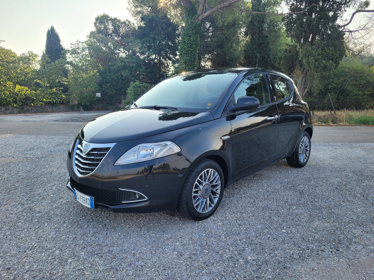 Foto Lancia Ypsilon 0.9 t.air Gold s