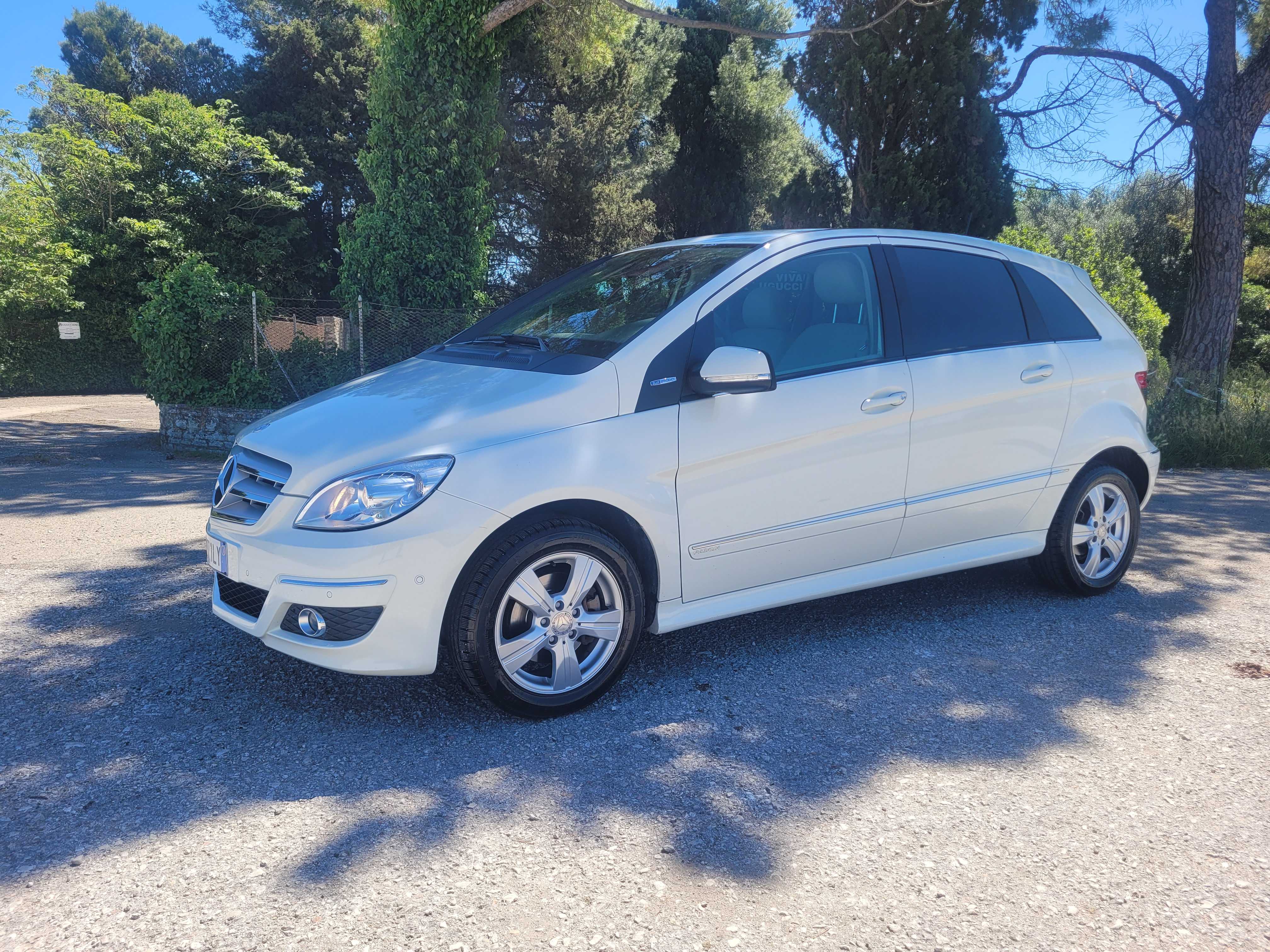 Foto Mercedes-benz B 180 NGT BlueEFFICIENCY Premium
