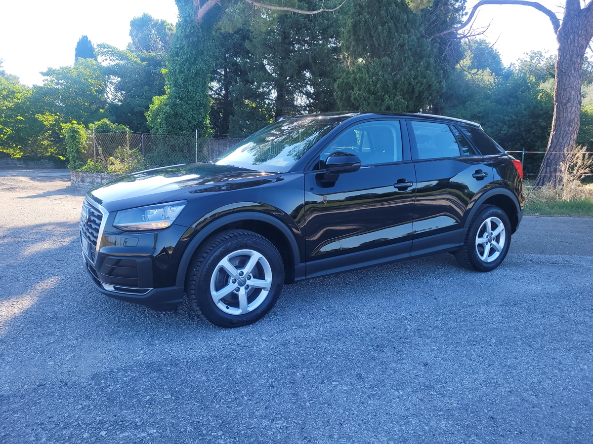 Foto Q2 2.0 TDI quattro S tronic Business