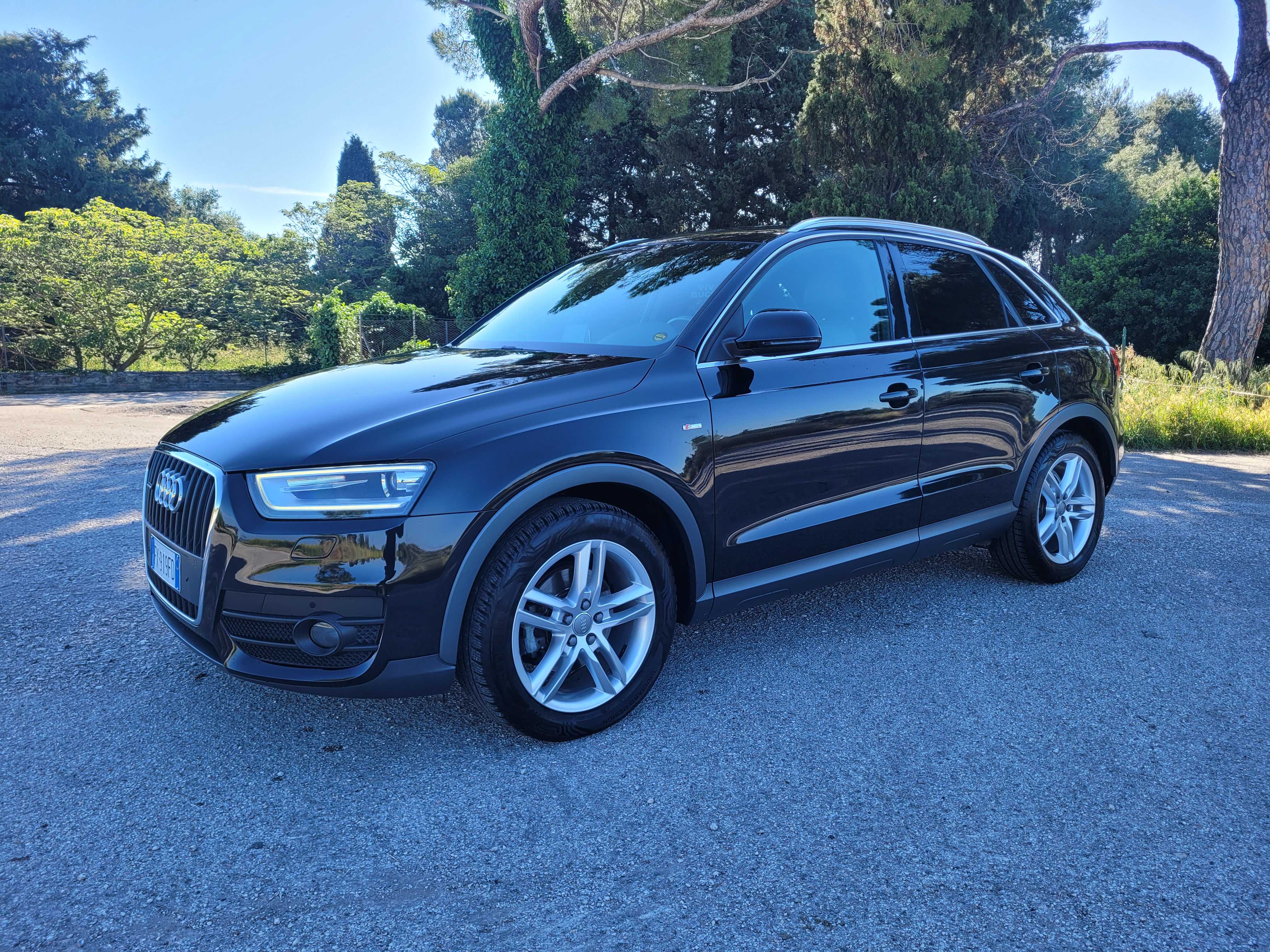 Foto Q3 2.0 TDI 177 CV quattro S tronic S Line Edition