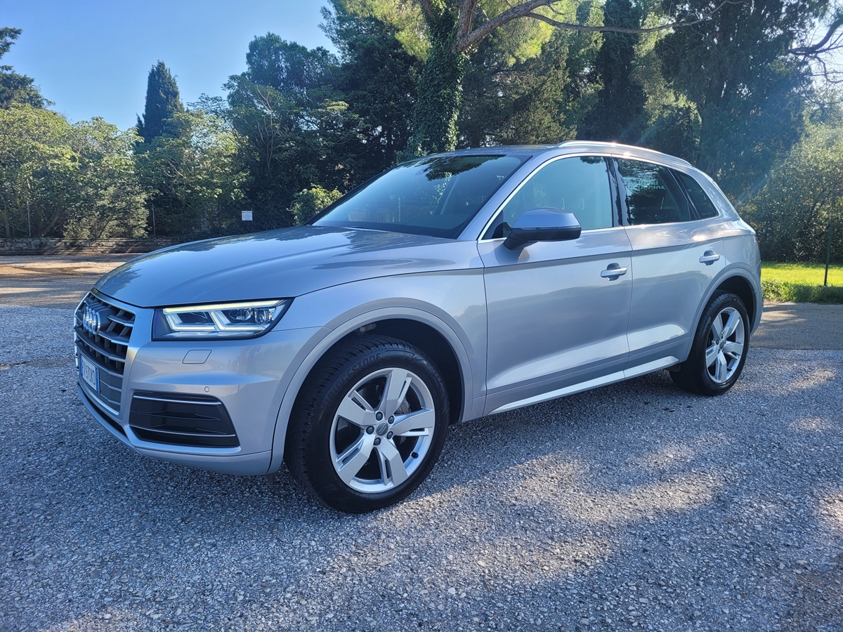 Foto Q5 40 2.0 tdi Business Sp quattro 190cv s-tronic