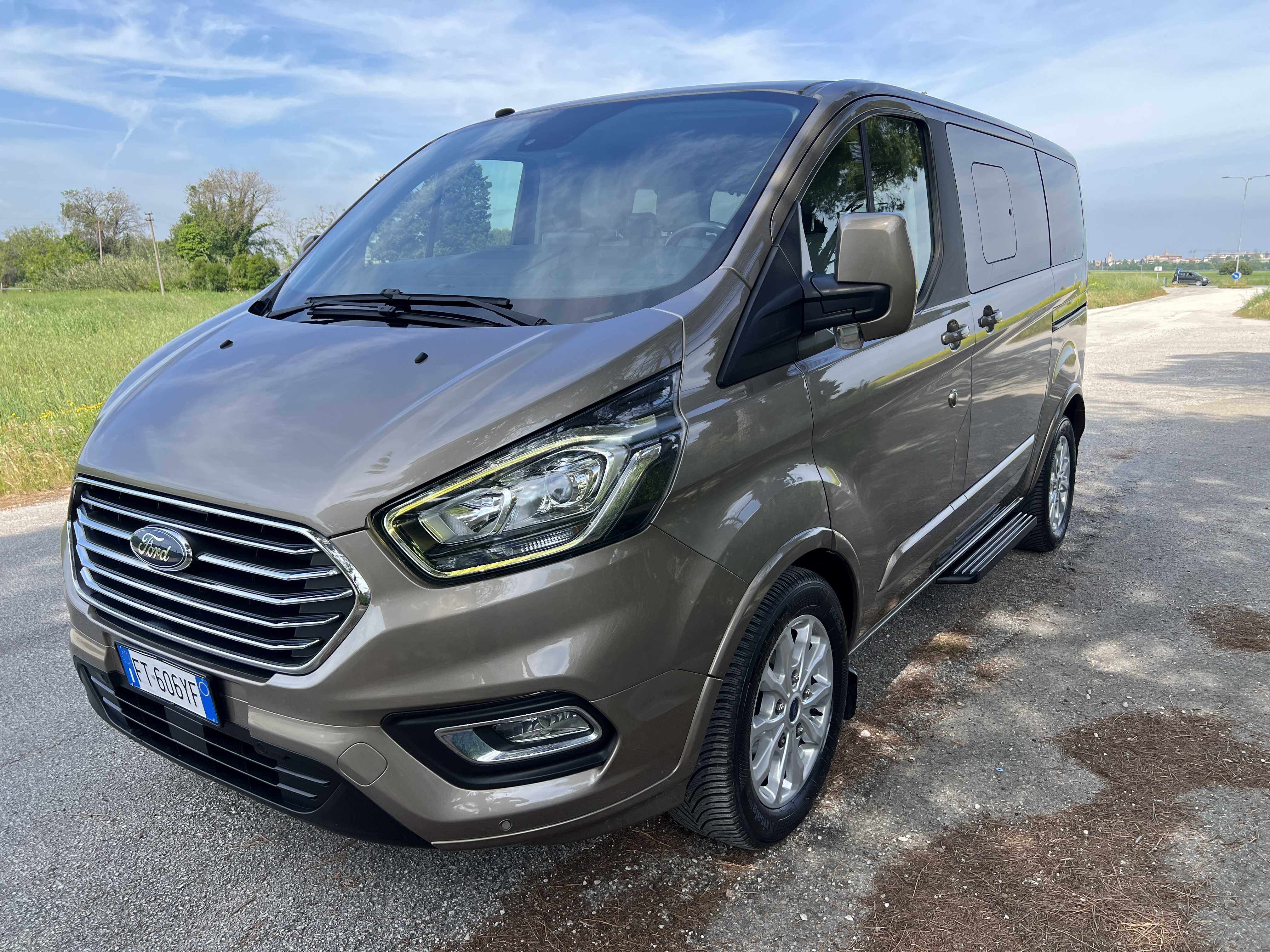 Foto Tourneo Custom 310 2.0 TDCi 130CV PC Titanium