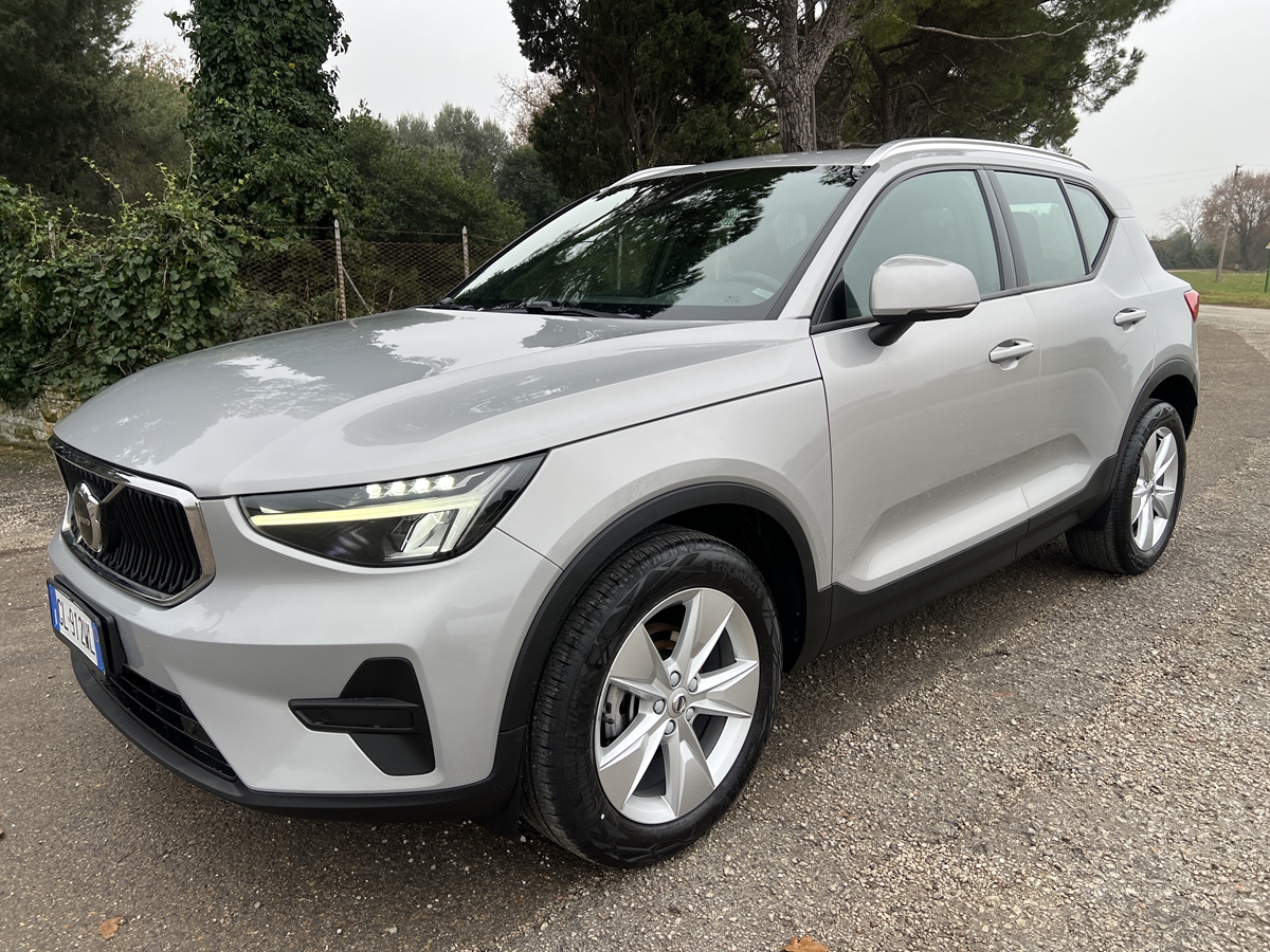 Foto Volvo XC40 T2 automatico Core